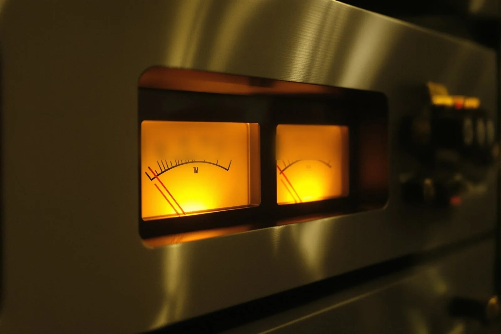 録音の機材が並ぶ部屋